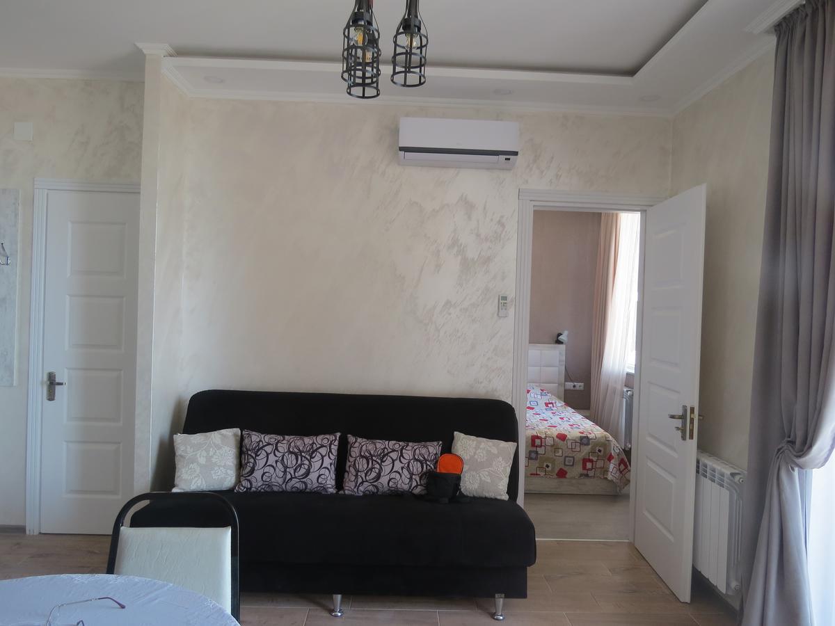 Real Palace 18 Pirosmani Apartamento Batumi Exterior foto