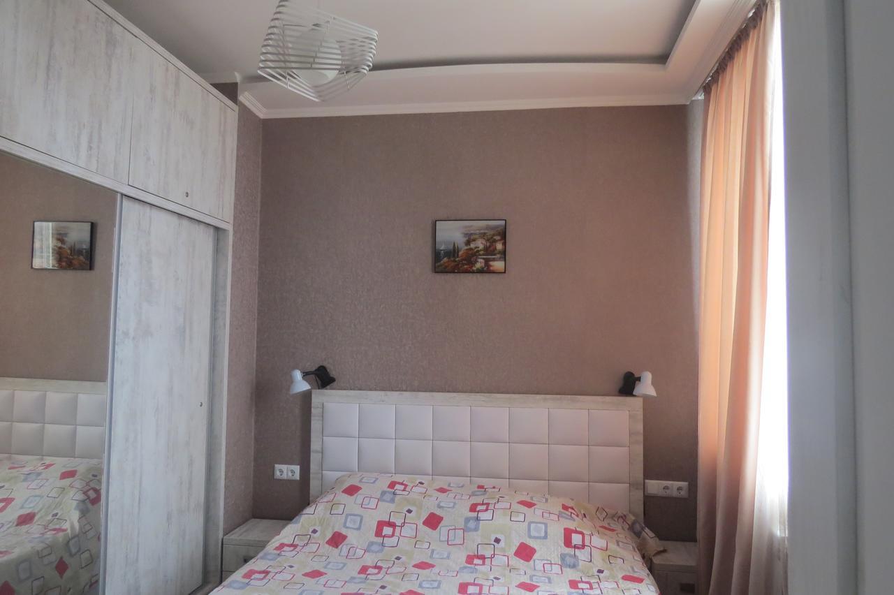 Real Palace 18 Pirosmani Apartamento Batumi Exterior foto